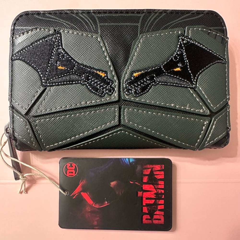 NWT Loungefly DC The Batman Hard Tag Zip Wallet
